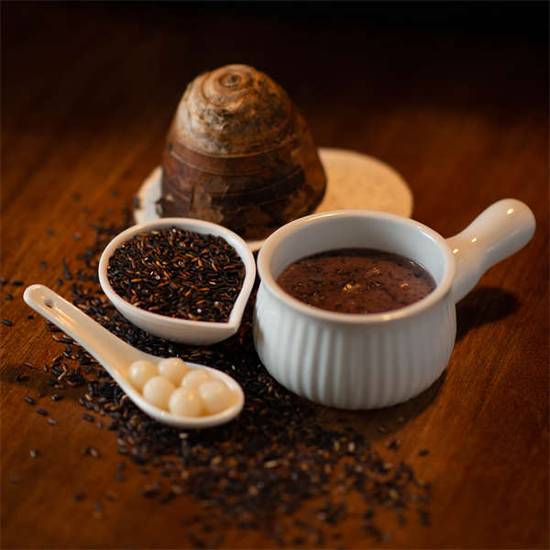 Sweet Taro Soup with Black Glutinous Rice 香芋紫米露